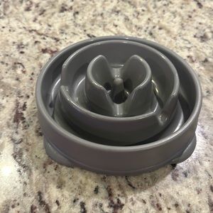 Hound 8 inch slow feeder.